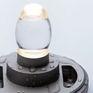 クリア電球は水がかかっても安心の防水構造。